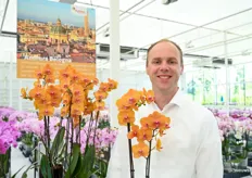 Gert Hoogendoorn, Manager Sales Phalaenopsis bij Anthura, stond klaar om te bezoekers meer te vertellen over het assortiment. Gert hier bij de Anthura Bologna.